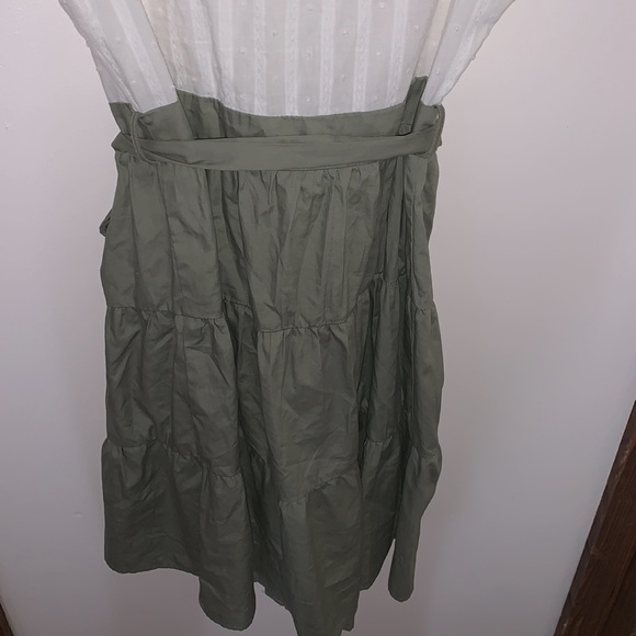 Super cute never worn button up dress white and green size med - Picture 6 of 7